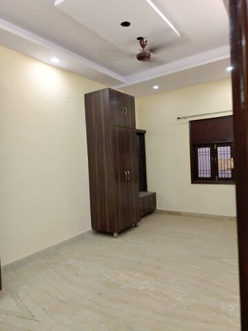 Room in 2 BHK Builder Floor at Paschim Vihar – for Rent