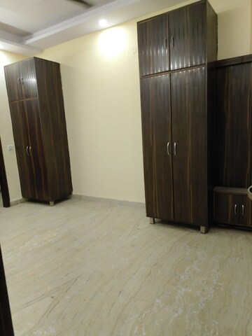 Room in 2 BHK Builder Floor at Paschim Vihar – for Rent