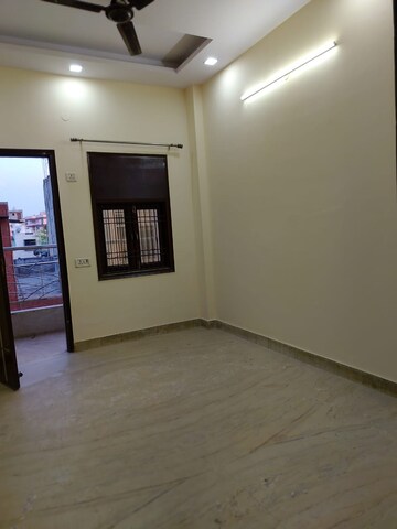 Room in 2 BHK Builder Floor at Paschim Vihar – for Rent