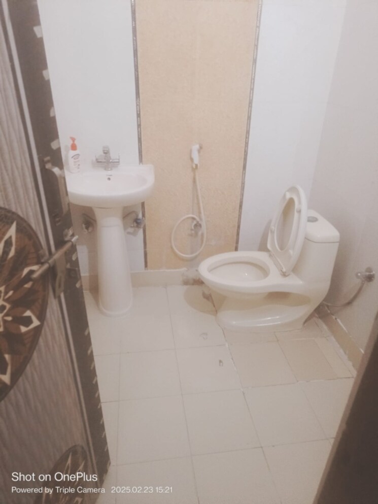 Bathroom, mks-la-royale 2 Bedroom 950 Sq.Ft. Builder Floor In Indrapuram Ghaziabad 8262974