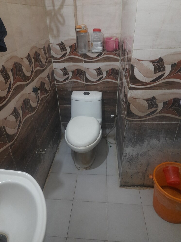 Bathroom, hindon-vihar 3 Bedroom 1100 Sq.Ft. Apartment In Sector 49 Noida 8263437