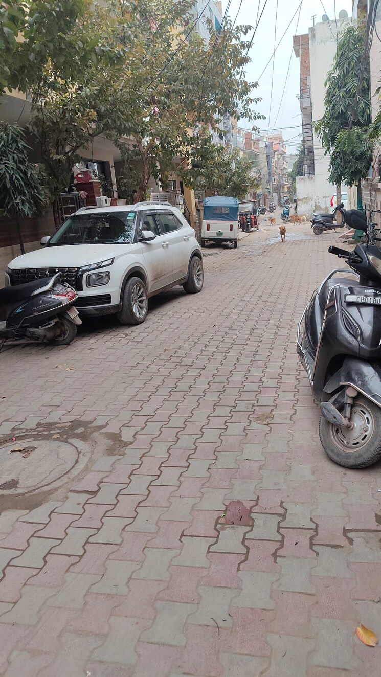  Parking, baltana 5 Bedroom 55 Sq.Yd. Villa In Baltana Zirakpur 8263646