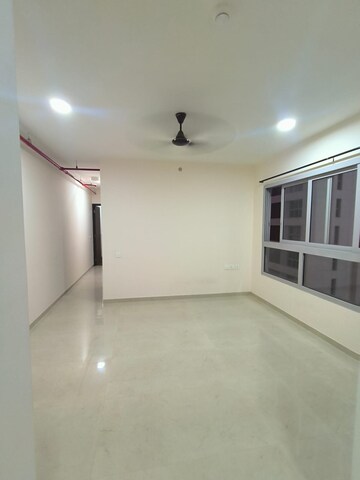 Room in 2 BHK Apartment at Piramal Vaikunth, Balkum Pada – for Rent