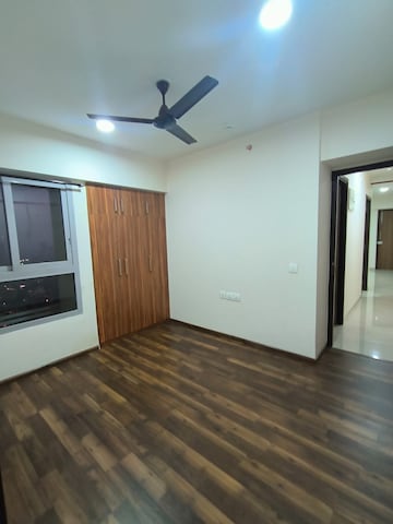 Room in 2 BHK Apartment at Piramal Vaikunth, Balkum Pada – for Rent