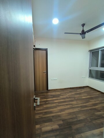 Room in 2 BHK Apartment at Piramal Vaikunth, Balkum Pada – for Rent