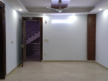 Room in 3 BHK Apartment at Panchsheel Vihar – for Rent