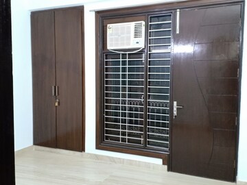 Room in 3 BHK Apartment at Panchsheel Vihar – for Rent