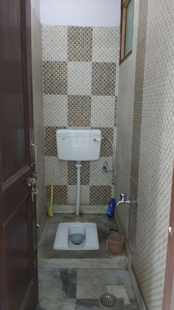 Bathroom in 1 BHK Apartment at Khirki Extension – for Rent