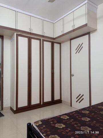 Room in 2 BHK Apartment at Suraj Heights Goregaon, Goregaon East – for Sale