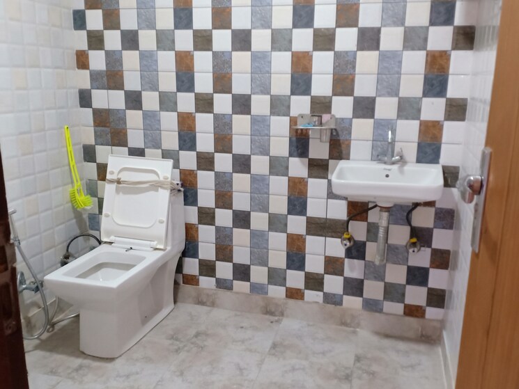 Attached Bathroom, panchsheel vihar 2 Bedroom 950 Sq.Ft. Apartment In Panchsheel Vihar Delhi 8263755