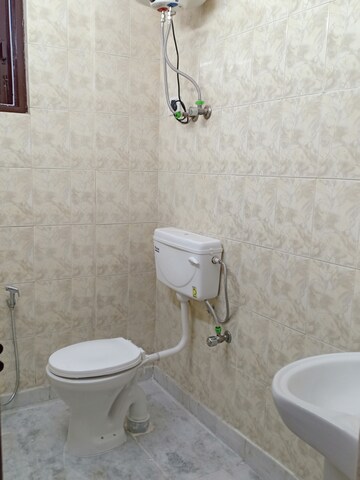 Bathroom in 1 BHK Apartment at Khirki Extension – for Rent