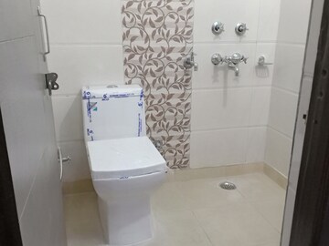 Bathroom in 1 BHK Apartment at Khirki Extension – for Rent