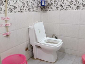 Bathroom in 1 BHK Apartment at Khirki Extension – for Rent