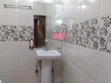 Bathroom in 1 BHK Apartment at Khirki Extension – for Rent