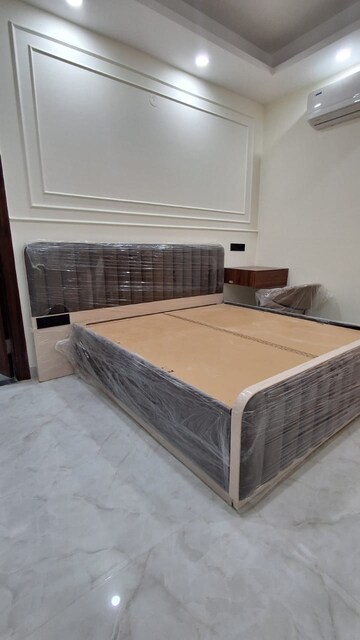 Bedroom in 2 BHK Builder Floor at Ansal Sushant Apartments, Sushant Lok I – for Rent