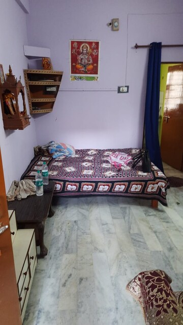 Bedroom in 1 BHK Apartment at Mahmoorganj – for Sale