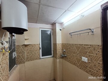 Furnished Amenities in 2.5 BHK Apartment at Amrapali Golf Homes, Sector 4, Greater Noida – for Rent