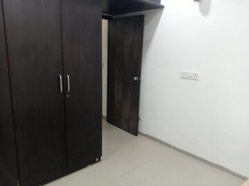 Room in 3 BHK Apartment at Motera – for Rent