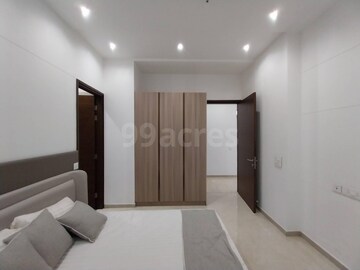 Room in 3 BHK Apartment at Arihant South Winds, Sector 41 – for Sale