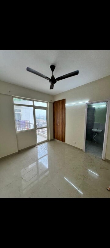 Room in 2 BHK Apartment at Suncity Avenue 76, Sector 76 – for Sale