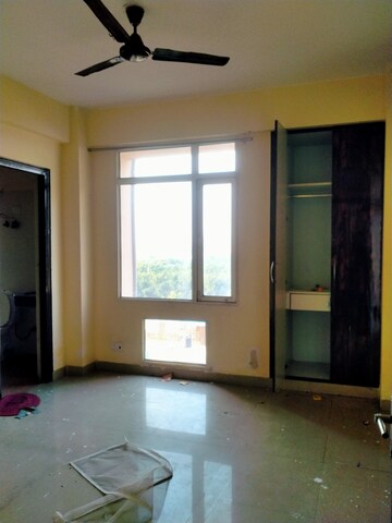 Room in 2.5 BHK Apartment at Today Ridge Residency, Sector 135 – for Rent