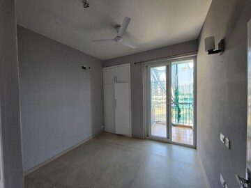 Room in 2 BHK Apartment at Supertech Hues, Sector 68 – for Rent