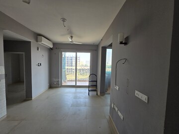 Room in 2 BHK Apartment at Supertech Hues, Sector 68 – for Rent
