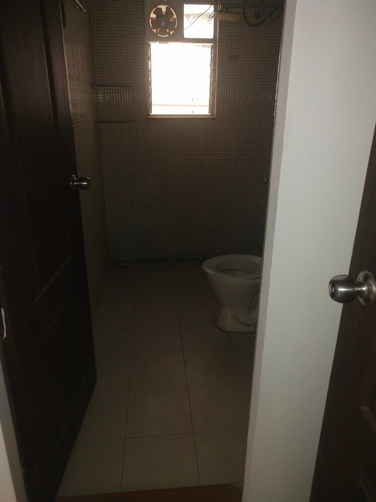 Bathroom, kumar-primrose 2 Bedroom 672 Sq.Ft. Apartment In Kharadi Pune 8264340