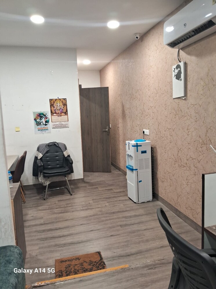  Parking, motia-citi-royal-business-park Commercial Office Space 680 Sq.Ft. In Ambala Highway Zirakpur 8264656