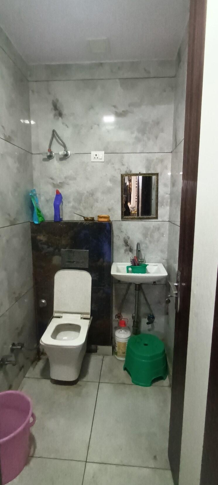  Parking, rohini sector 8 2.5 Bedroom 650 Sq.Ft. Builder Floor In Rohini Sector 8 Delhi 8264634