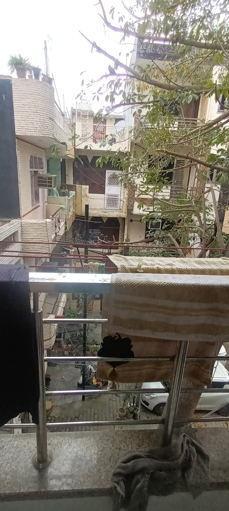 Balcony, rohini sector 8 2.5 Bedroom 650 Sq.Ft. Builder Floor In Rohini Sector 8 Delhi 8264634
