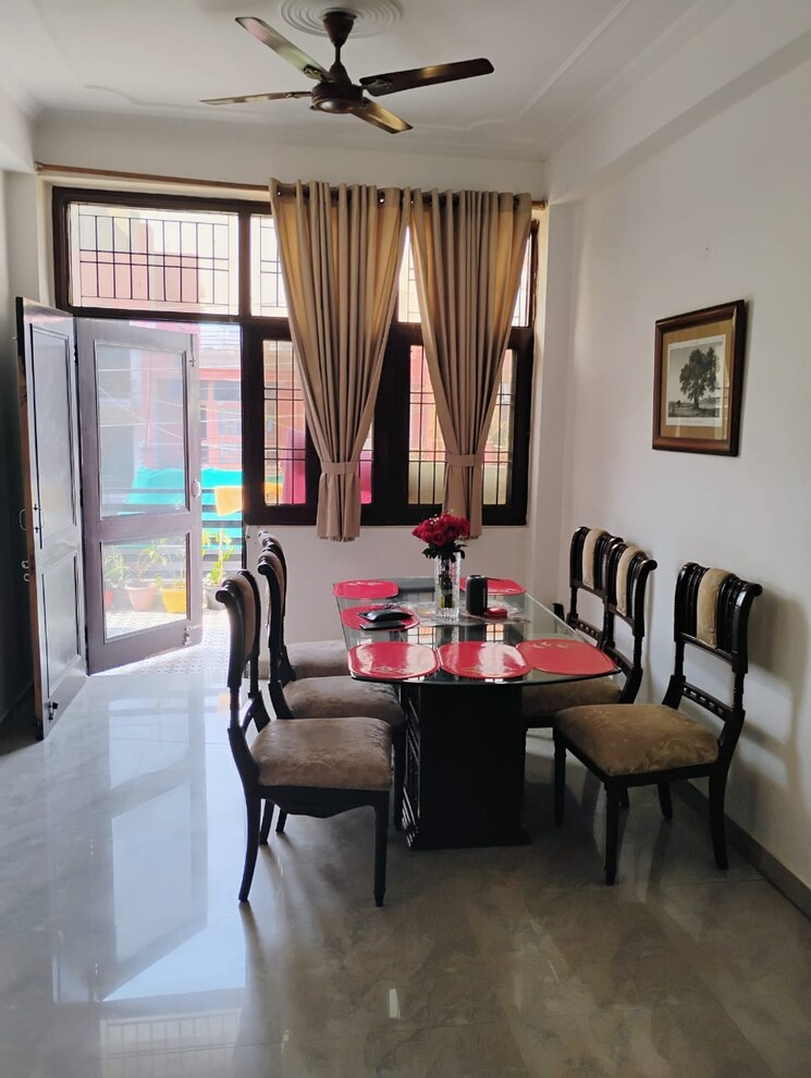 Gym, rwa-apartments-sector-51 3 Bedroom 200 Sq.Mt. Independent House In Sector 51 Noida 8264769