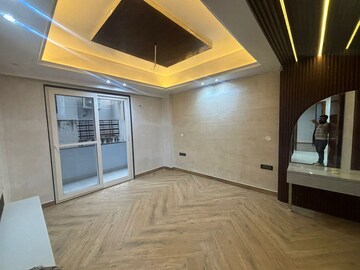 Room in 3 BHK Builder Floor at Sector 9a – for Sale