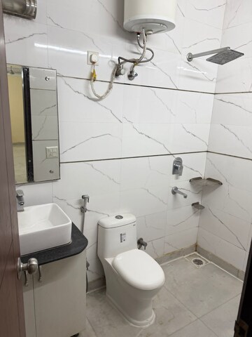 Master Bedroom in 3.5 BHK Builder Floor at RWA Residential Society Sector 46, Sector 46 – for Rent