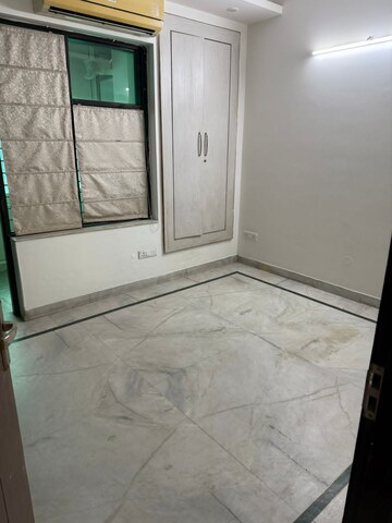 Room in 3.5 BHK Builder Floor at RWA Residential Society Sector 46, Sector 46 – for Rent