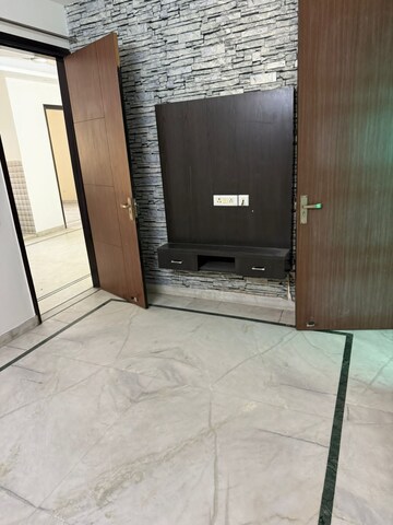 Bathroom in 3.5 BHK Builder Floor at RWA Residential Society Sector 46, Sector 46 – for Rent