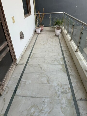 Balcony in 3.5 BHK Builder Floor at RWA Residential Society Sector 46, Sector 46 – for Rent
