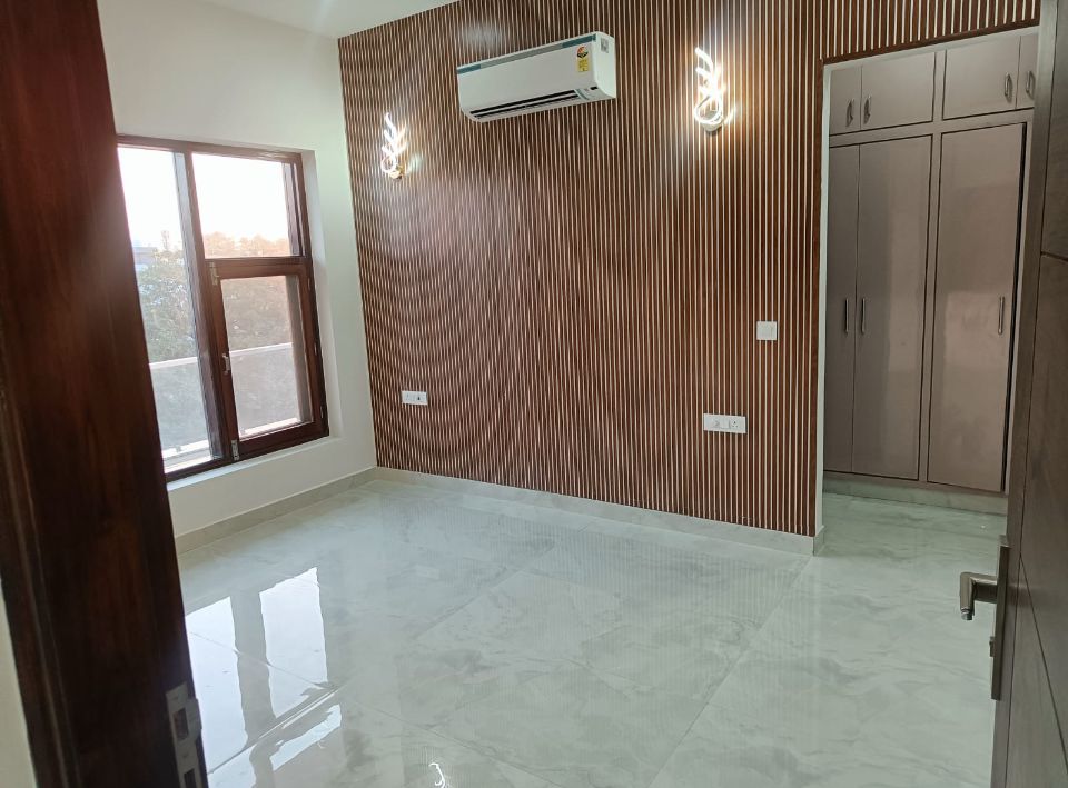 4 BHK + Servant Room 4600 Sq.Ft. Apartment in Unitech The World Spa