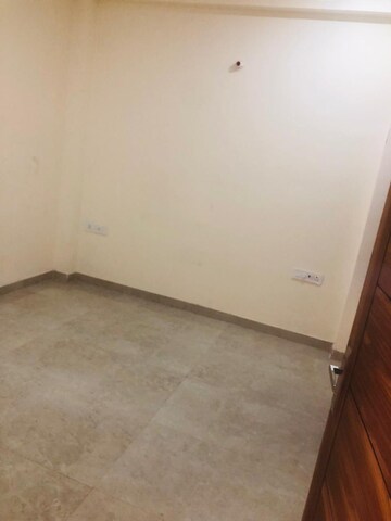 Room in 2 BHK Apartment at Tulip Lemon, Sector 69 – for Rent