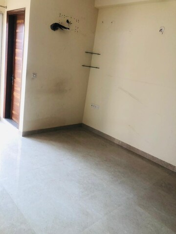 Room in 2 BHK Apartment at Tulip Lemon, Sector 69 – for Rent