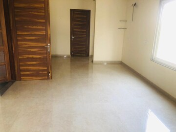 Room in 2 BHK Apartment at Tulip Lemon, Sector 69 – for Rent