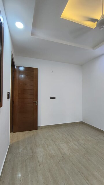 Room in 3 BHK Builder Floor at Indrapuram – for Sale