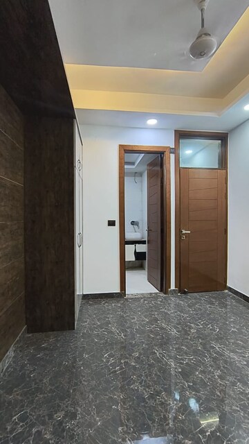 Building Lobby in 3 BHK Builder Floor at Indrapuram – for Sale