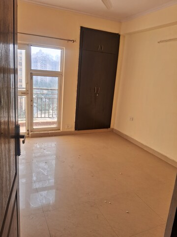 Furnished Amenities in 3 BHK Apartment at Aims Golf City, Sector 75 – for Sale
