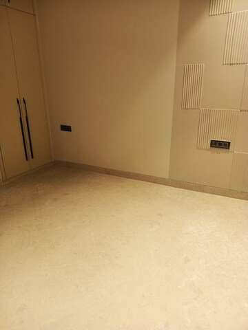 Room in 4 BHK Builder Floor at Sector 39 – for Sale