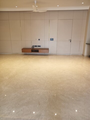 Room in 4 BHK Builder Floor at Sector 39 – for Sale