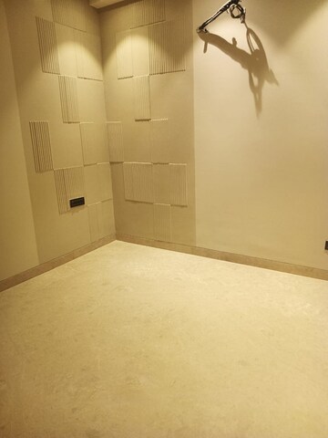 Room in 4 BHK Builder Floor at Sector 39 – for Sale