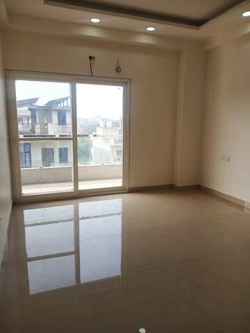Room in 4 BHK Builder Floor at Sector 38 – for Sale