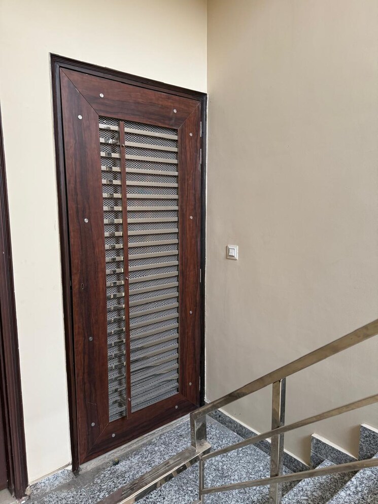 undefined, madhavpuram 4 Bedroom 175 Sq.Yd. Apartment In Madhavpuram Meerut 8264998