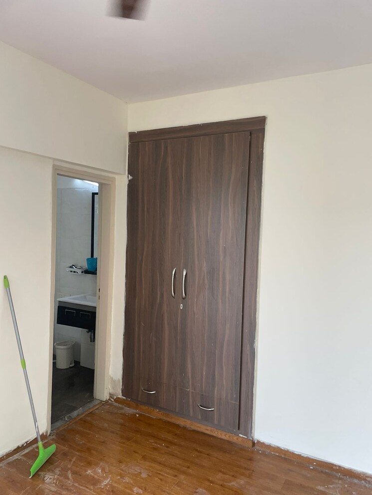 Room, shree-vardhman-victoria 3 Bedroom 1950 Sq.Ft. Apartment In Sector 70 Gurgaon 8264982